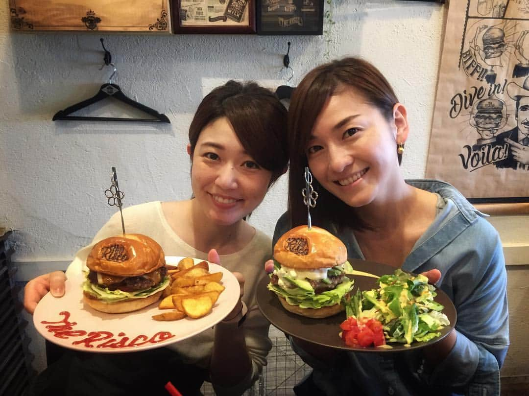 井上裕衣のインスタグラム：「こんにちは😌  しおりさんとのランチ✨ 会話を一部抜粋です 「太っちゃって〜」もぐもぐ 「顔についていないからセーフですよ」もぐもぐ 「ジムに行かなくちゃ」もぐもぐ 「あと食べ物ですよね、気を付けなきゃ」もぐもぐもぐ…  #永遠にこの会話をしている気がする #ダイエットあるある ？ #だって美味しいのだもの #名古屋ランチ #THERISCO」