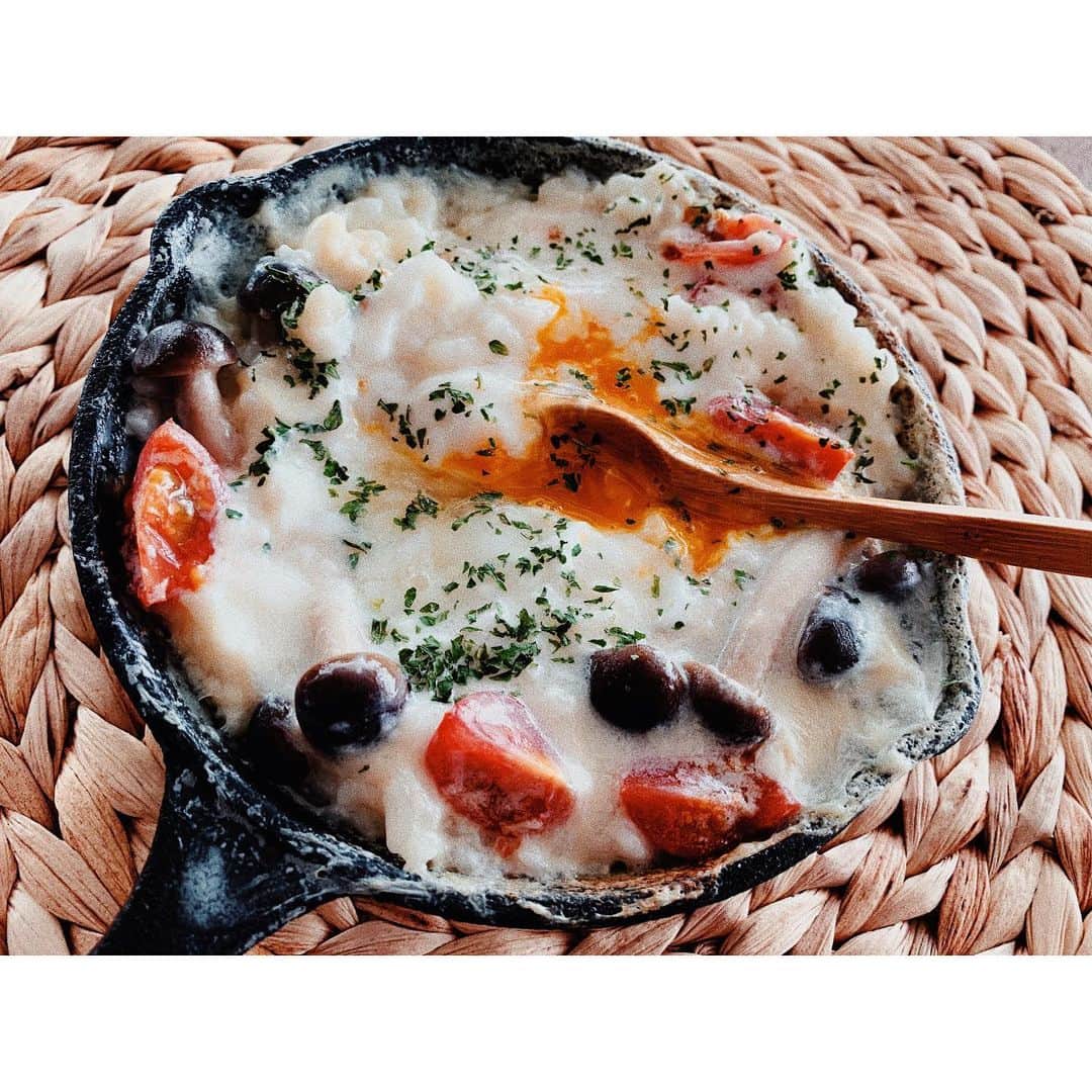 GENKINGの釜飯さんのインスタグラム写真 - (GENKINGの釜飯Instagram)「5分で出来る、簡単きのこ豆乳リゾット🍄 とろけるチーズのせて、オーブンしたらドリアになるよ😙 レシピはblog見てね😆」6月13日 12時06分 - genkingkitchen