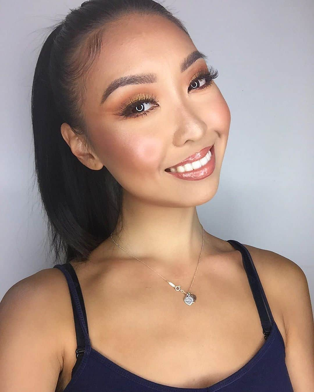 M·A·C Cosmetics Canadaさんのインスタグラム写真 - (M·A·C Cosmetics CanadaInstagram)「M·A·C Artist @silviousmua is GLOWING in our latest limited-edition collection #MACElectricWonder ✨ Tap the pic to see what products she used to get this radiant look☝️」6月13日 12時00分 - maccosmeticscanada