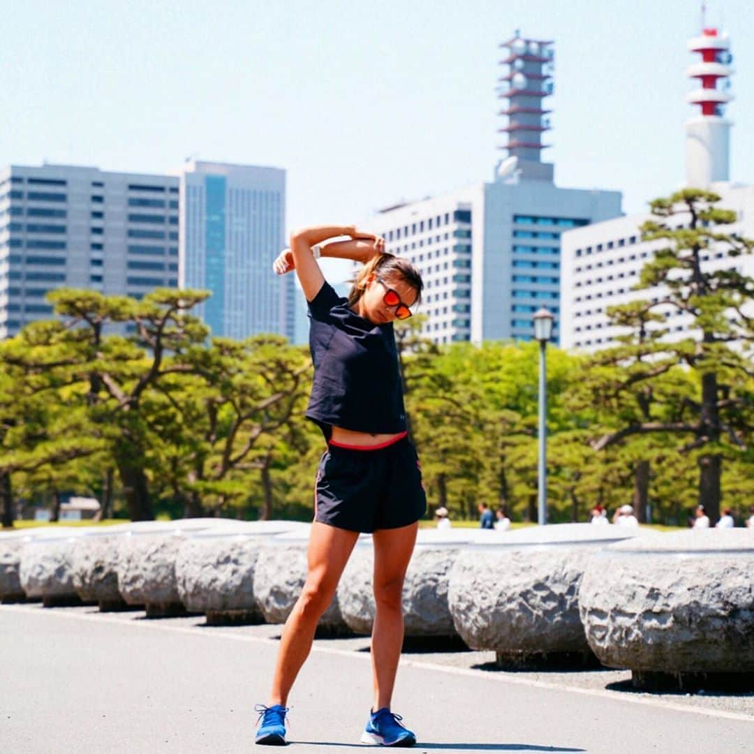 佐野千晃さんのインスタグラム写真 - (佐野千晃Instagram)「梅雨入りしてしまいましたが今日は気持ちいいぐらい晴れてますね〜☀️﻿ ﻿ 今日の夜は急に誘って頂いた懇親会ランニングが最高に楽しみなんです🏃‍♀️笑﻿ ﻿ 速い方々と一緒に走れるってだけでモチベーションが上がります。﻿ ﻿ 多分今回集まる人の中で一番遅い気がしますが、迷惑かけないように着いていきたいと思います。﻿ ﻿ 、、、久しぶりなRUN投稿ですな🤔笑﻿ ﻿ #run #running #marathon #フルマラソン #マラソン #マラソン女子 #人生自由自在 #走る女子 #ファッション #ウェア #楽しく走る #ランニング #ジョギング #懇親会 #楽しみ #晴れてる #気持ちいい」6月13日 12時03分 - sanochiaki810