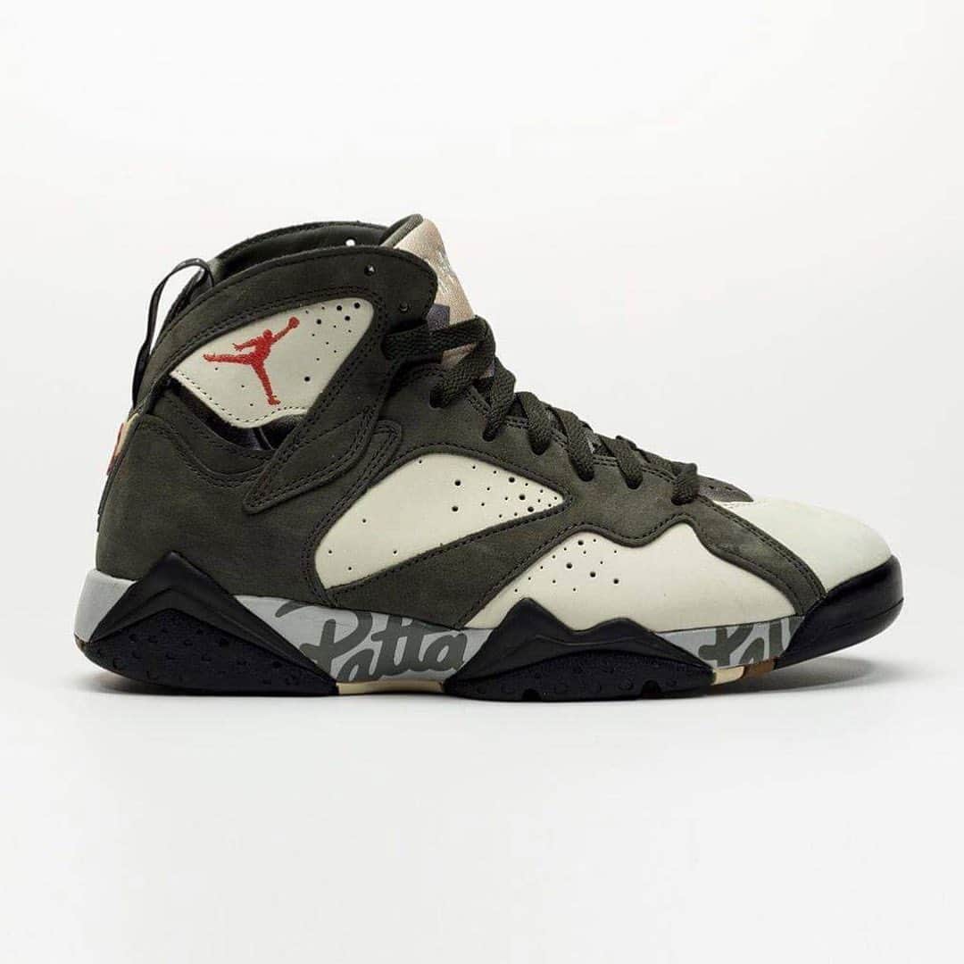 HYPEBEASTさんのインスタグラム写真 - (HYPEBEASTInstagram)「@hypebeastkicks: A new colorway of the @patta_nl x Air Jordan 7 has surfaced. The upcoming release has been dubbed “Icicle,” and features an upper made up of light blue leather panels framed by muted olive suede. It’s expected to drop later this month on Patta’s website for $200 USD. Stay tuned for official notes.  Photo: @hanzuying」6月13日 12時09分 - hypebeast