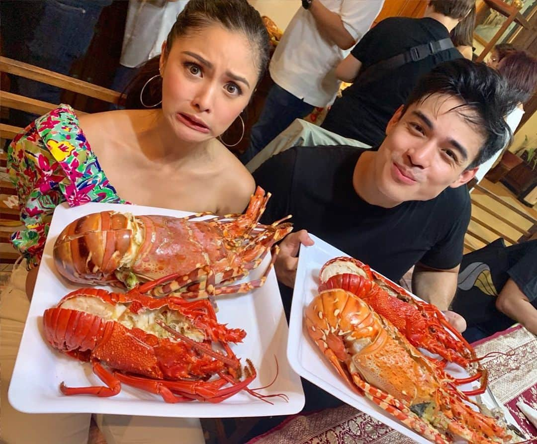 Kim Chiuさんのインスタグラム写真 - (Kim ChiuInstagram)「ano ang tawag sa kapatid ni lobster????. . edi Sis....ter!!!!!!😝😂😂😂. . ano ang tawag sa malaking kuya nila lobster???. . kuya mon..... ster!!!!!! 😝😝😂😂😂 lels!!!!!. . last na!!!! ano ang tawag sa bunsong lobster????. .  mini....ster!!!!😂😂😂 hahhahahah.  I die!!!!! ok ako lang natawa!!!😅😅 sakit tyan ko eh!!!🤣 #AngPamilyaLobster 🦞🦞🦞🦞🦞 hihihuhuhaha may mama pa sana at papa kayo nalang mag isip!!!🥶」6月13日 12時12分 - chinitaprincess