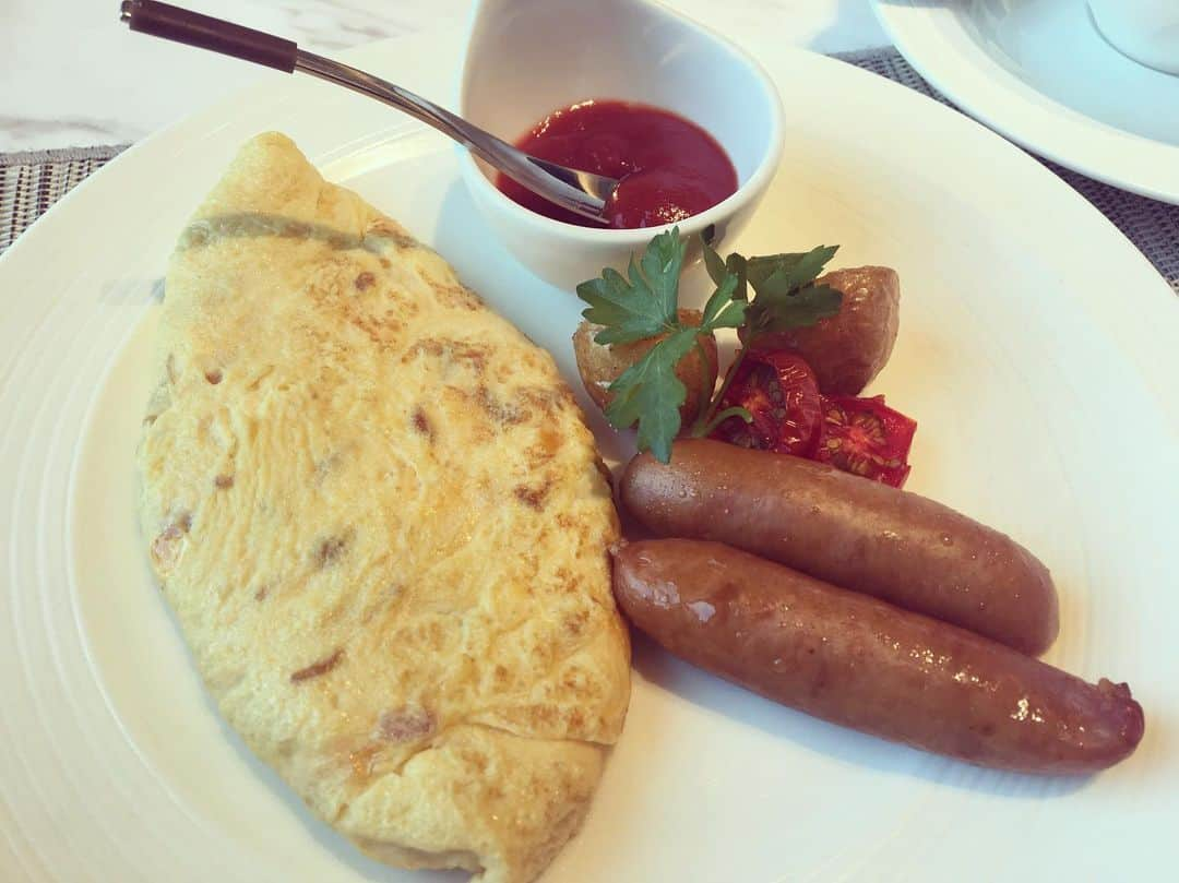 金子三勇士さんのインスタグラム写真 - (金子三勇士Instagram)「A quick hotel-breakfast #おはようございます #朝食 #ホテルの朝食 #クラブラウンジ #静か #美味しい #ホテル暮らし #旅人 #ピアニスト #Goodmorning #breakfast #hotelbreakfast #hotellife #elitemember #clublounge #frequenttraveler #Pianist #ihgplatinumambassador #intercontinentalplatinumambassador」6月13日 12時32分 - miyujikaneko_official