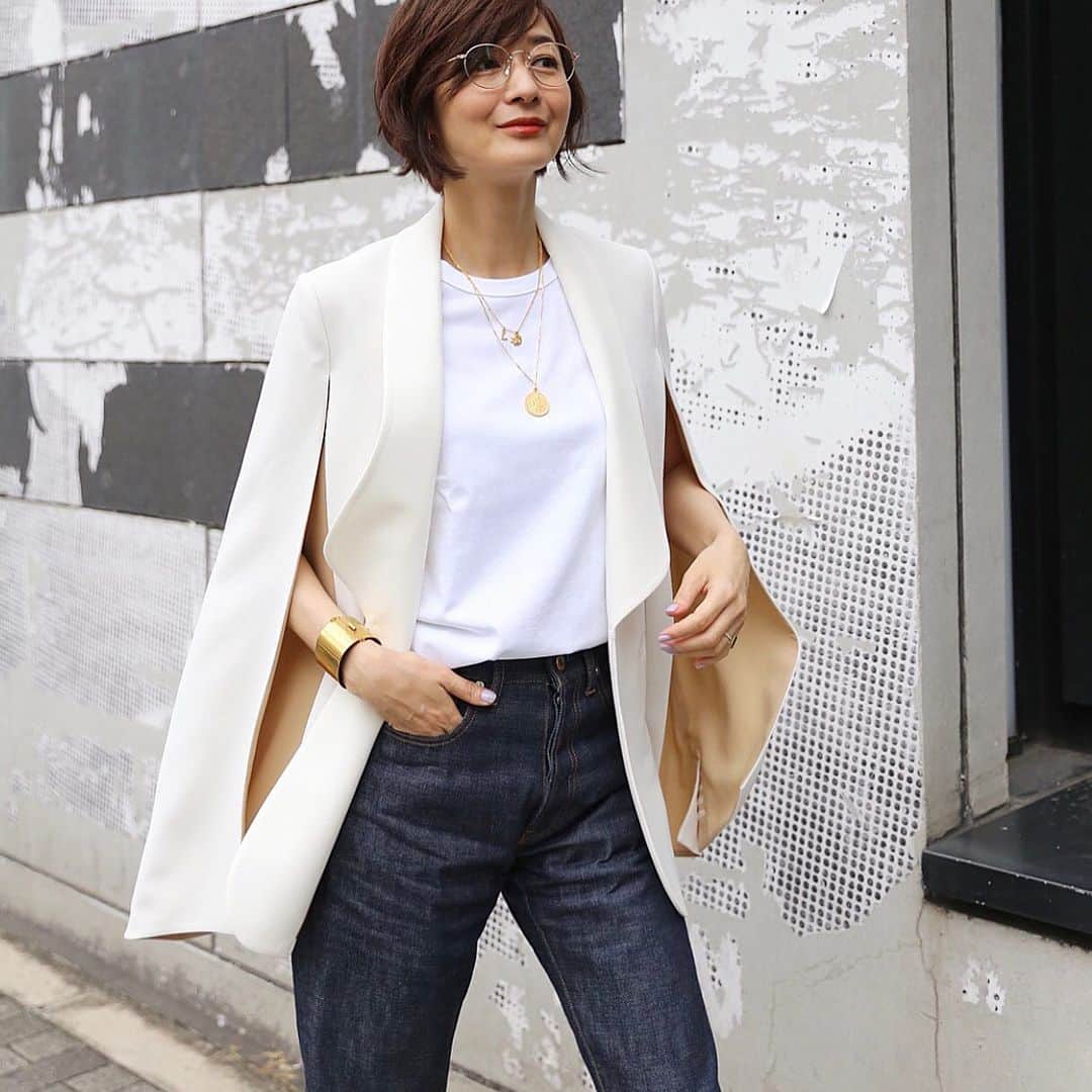 富岡佳子さんのインスタグラム写真 富岡佳子instagram 大胆なジャケットで初めて見た時にはちょっとコーディネートが難しいかな と思いきや ケープのようにも使え ジャケットを肩から羽織ったようにも見え カジュアルダウンもでき その逆もあり ファッション