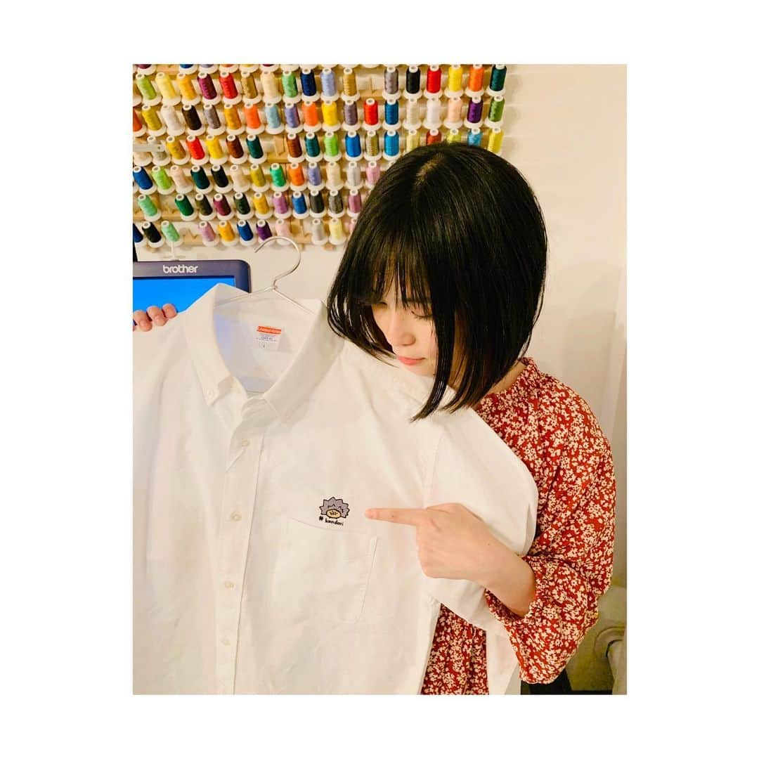 神田莉緒香さんのインスタグラム写真 - (神田莉緒香Instagram)「--- ハミーさんの刺繍。かわいいよ〜。 オックスフォードシャツができました！ 半袖と長袖と選べるように作ってます。 お楽しみに〜！ . #オリジナルシャツ #刺繍 #SputNik #kandari #神田莉緒香 #ハミーさん #ハリネズミ #hedgehog」6月13日 12時38分 - riokanda_ri