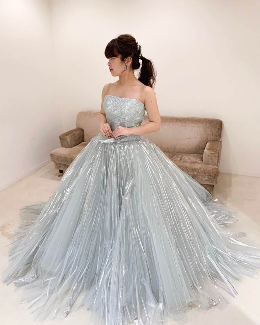 Dresses (ドレッシーズ)さんのインスタグラム写真 - (Dresses (ドレッシーズ)Instagram)「*⠀⠀⠀⠀ コーディネートのポイントや詳細は⠀⠀⠀⠀ @dresses_weddingdressホーム画面URLへ。⠀ ----------------------------------------⠀⠀⠀⠀ カラードレス:04-6580⠀ ドレスブランド: @peterlangner⠀ ヘッドアクセサリー:05-8544.05-8545 イヤリング:07-8795 *⠀ こちらのドレスは⠀ @fiorebianca_wedding のドレスです。⠀ -----------------------------------------⠀⠀⠀⠀ <お問い合わせ>⠀⠀⠀⠀ 💌@dresses_weddingdress へDM⠀⠀⠀⠀ ☎ 0120-791-249⠀⠀⠀ .⠀⠀ ご試着予約やレンタル価格など、お気軽にお問い合わせください。⠀ *⠀ その他のPETERLANGNER のドレスは#PETERLANGNER_Dresses よりご覧いただけます。⠀ *⠀ プレ花&卒花さまの素敵なお写真をご紹介します✨⠀⠀⠀⠀ 《 #ドレッシーズ花嫁 》を付けて、投稿してくださいね💐⠀⠀⠀⠀ 素敵だと思ったら、写真をダブルタップ✨⠀ ⠀⠀ #ドレッシーズ#寒色系ドレス#フィオーレビアンカ#ピーターラングナー花嫁 #プレ花嫁 #カラードレスドレス迷子  #カラードレス #ウェディングドレス #ドレス迷子 #ピーターラングナー」6月13日 12時39分 - dresses_weddings