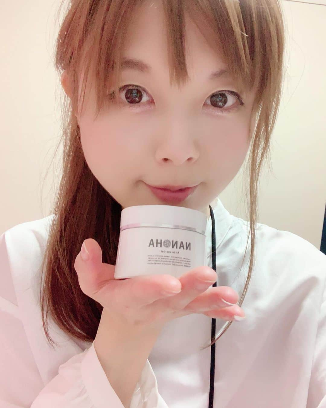 satomiさんのインスタグラム写真 - (satomiInstagram)「❤︎時短美容❤︎ ２つ目突入『NANOHAオールインワンジェル』 * ヒト幹細胞配合のせいかお肌のターンオーバーもよくなって吹き出物できなくなったよ！ ✼••┈┈┈┈┈┈┈┈┈┈┈┈┈┈┈┈••✼ ☑️シワの予防・改善 ☑️美白効果 ☑️傷跡や炎症の改善 30代～の方はぜひオススメ。 ✼••┈┈┈┈┈┈┈┈┈┈┈┈┈┈┈┈••✼ * * NANOHAオールインワンジェルを定期購入すると、期間限定で初回64％OFF(1,980円)キャンペーン実施中💗今が お得だよ！！ * 4．@nanoha.onlineshopでお得な情報や、美容情報も発信してるからフォローするとオススメ🌟 * * @nanoha.onlineshop  #NANOHAオールインワンジェル #オールインワンジェル  #コスメ #美容液 #美肌 #美肌ケア #ヒト幹細胞 #PR #ヒト幹細胞培養液 #ヒト幹細胞エキス #ヒト幹細胞化粧品」6月13日 12時58分 - saatoomii47