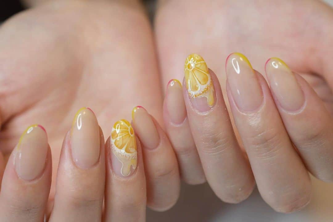 のインスタグラム：「ちゅるり🍋 . . 大阪市北区 梅田.中崎町.駅から徒歩7分🚶‍♀️ CADENAS nail eyelash  マツエクアカウント @cadenaseyelash LINE:@ cadenas 🆔検索🙋‍♀️ tel:06-4792-8617. cadenas.nail@gmail.com. . #ネイル #ジェルアート #手元くら部 #梅田ネイル #instanails #大人ネイル #個性派ネイル #クリアネイル #ジェルネイル #nail #네일 #ニュアンスネイル #instanail #nailstagram #春ネイル  #ネイルデザイン #젤네일 #美甲 #cadenasnail  #ジェルデザイン #cadenas #指甲 #spring #Insatnails #fashion #シアーネイル #うる艶ネイル #トレンドネイル  #お洒落ネイル #レモンネイル」