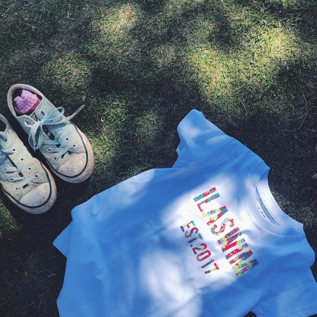 エビアン・クーさんのインスタグラム写真 - (エビアン・クーInstagram)「Beautiful day with these two cuties 👫  #ilaswim #ilababy」6月13日 13時03分 - avian_official