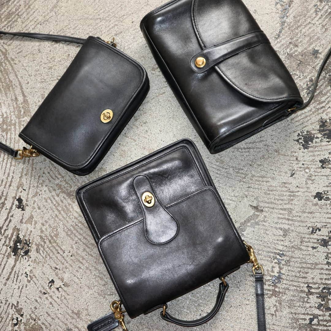 吉祥寺 古着屋 Orfeoのインスタグラム：「Old COACH Leather Bag  #Orfeo #Kichijoji #Tokyo #vintage #used #fashion #coodinate #outfits #オルフェオ #吉祥寺 #東京 #古着 #古着屋 #ヴィンテージ #ユーズド #ファッション #コーディネート  掲載商品のお問い合わせはメールにて承っております。コメント、DMでのお問い合わせは受け付けておりませんのでご了承ください。」