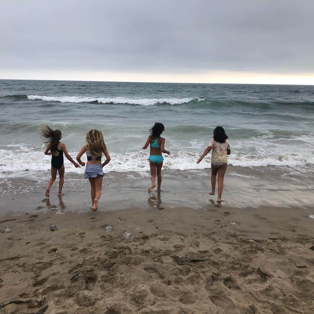 コンスタンス・マリーさんのインスタグラム写真 - (コンスタンス・マリーInstagram)「Schools out and it’s officially SUMMER!!!👏🏽✨🏖 It’s cloudy but, THESE LOCAS DON’T care!! #SummerHereTheyCome! #SchoolsOut #ByeBye4thGrade!」6月13日 13時25分 - goconstance