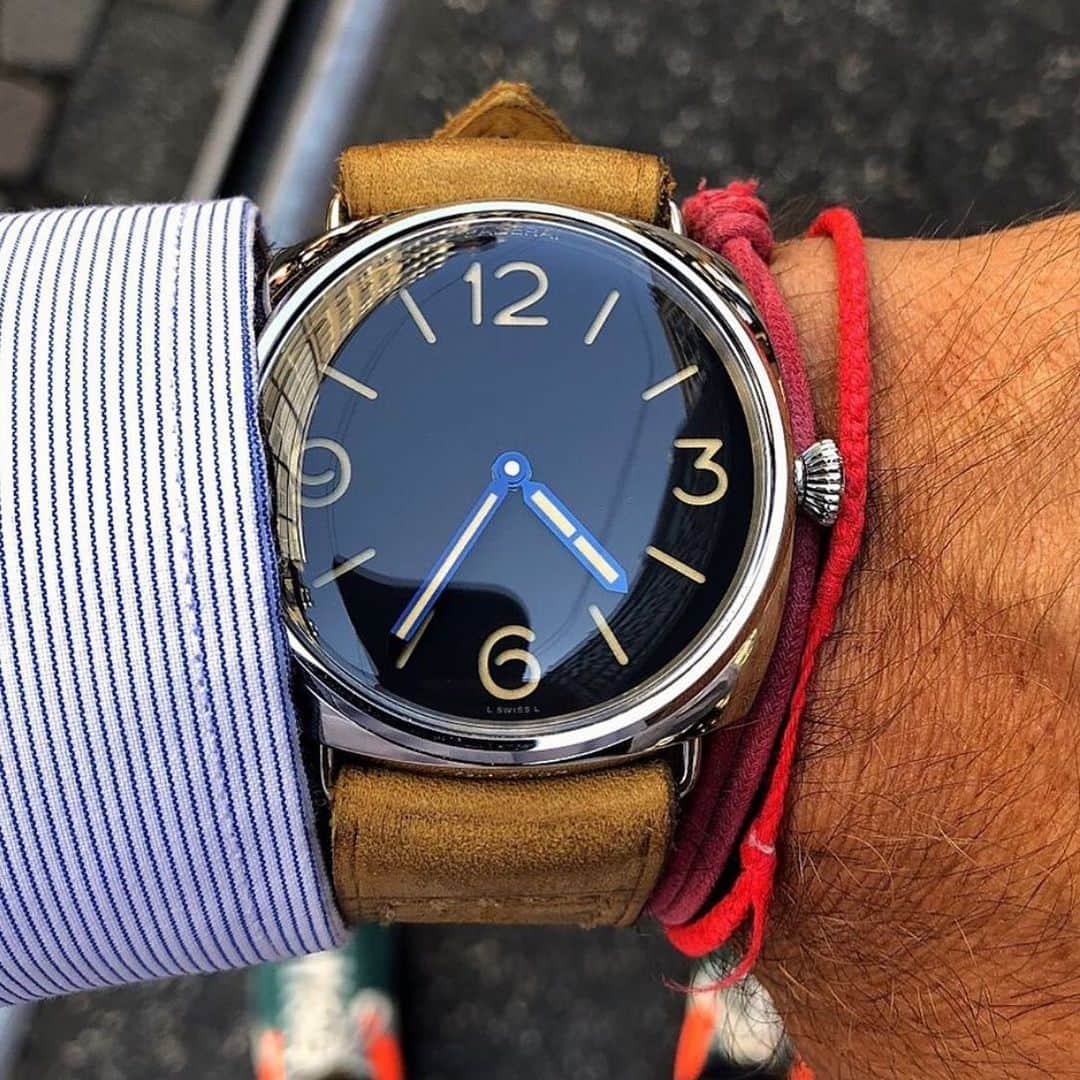パネライのインスタグラム：「@juan_j4s going anonymous. Love how the blue hands shine through. #Panerai #PAM721 47mm Radiomir . Are you a fan? #paneraicentral」