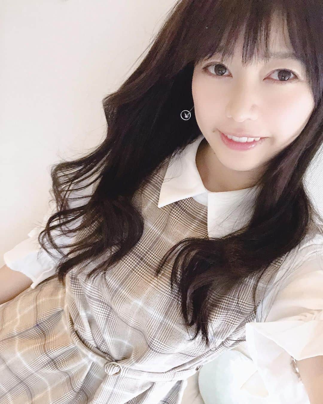 嶋村瞳さんのインスタグラム写真 - (嶋村瞳Instagram)「. 今日は告知がいっぱい💓💓💓 . web出演情報‼️ 『西山貴浩スペシャルインタビュー』 https://youtu.be/KqJrQnOTlCA 『西山貴浩に“気配斬り”を挑む』 https://youtu.be/p3gzMJQtfYk  ボートレーサーさんと気配斬りしたのは私が初かと思います！ぜひ見てください🙇‍♀️ . そして‼️ 【新聞掲載情報】 本日13日東スポ、大スポ、中京スポ、翌朝九スポに連載コラム｢嶋村瞳的ボートのミカタ｣掲載＆宝くじモデルとしてもまたまた掲載されてます❤  西山貴浩選手との気配斬り動画見てくれた方はわかると思いますが、お約束のスクール水着を✨宝くじも応募してね💕 . そして‼️ TV出演情報 EX「全力坂」 6月13日（木）25:38～25:44 https://www.tv-asahi.co.jp/saka/  先日撮影させていただいた全力坂1本目｢石坂｣がオンエアされます🏃本当に全力で走ってます🏃 . #嶋村瞳 #西山貴浩 #ボートレース #宝くじ #嶋村瞳的ボートのミカタ #全力坂」6月13日 13時33分 - hitomi_shimamura_official