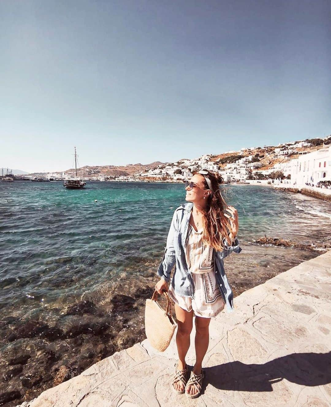 スターメラさんのインスタグラム写真 - (スターメラInstagram)「Spotted In #mikonos !! ⭐️ALLIE PLAYSUIT  Linear embroidered patterned cotton playsuit 📸 @roadtripchic . . . . . . . . . . . . . . . . #starmelauk #etnicchic #wednesday #greece#embroidery #instafashion #ss19#summervibes #wednesdayvibes #jadore#london#trending #travelblogger #traveltheworld #starmela#mystarmela#mondaymotivation #lovemondays #fashionaddict #bohostyle #bohochic #summerwear#jumpsuit #plage#soleil#sunnyday#thursday #thursdayvibes」6月13日 13時56分 - starmelauk