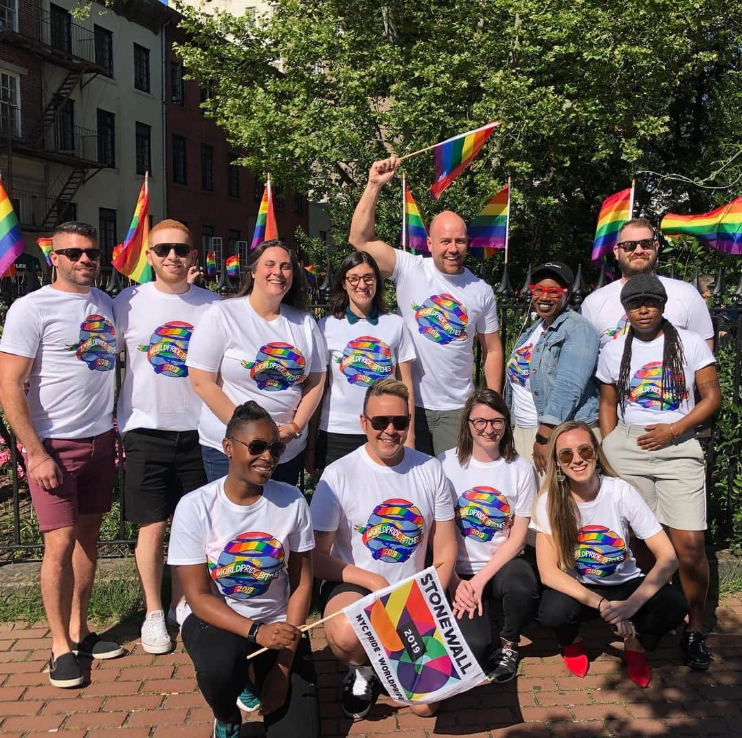 ウーピー・ゴールドバーグさんのインスタグラム写真 - (ウーピー・ゴールドバーグInstagram)「Thanks to these folks for all the hard work they are doing for WorldPride 2019 and thanks for wearing my t-shirt. Proceeds are going to help LGBTQ organizations. Get one today. Amazon has them too. #worldpridebitches #worldpride2019 @dubgeebywhoopi #nycpride #stonewall50 #worldpridenyc」6月14日 0時56分 - whoopigoldberg