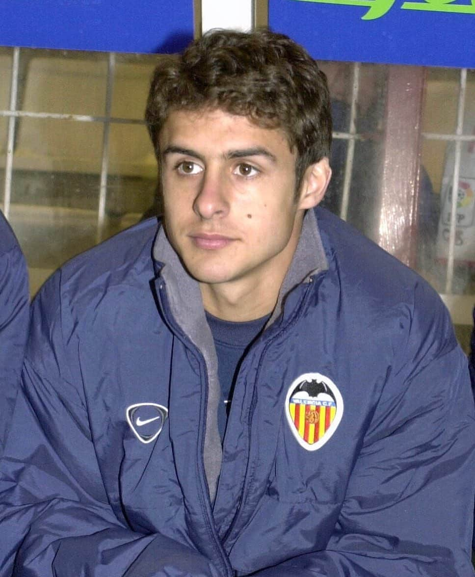 LFPさんのインスタグラム写真 - (LFPInstagram)「Do you remember him? 🤔 Clue: 🎩🇦🇷 • #LaLigaHistory #Valencia #GuessWho #LaLigaSantander #LaLiga」6月14日 1時00分 - laliga