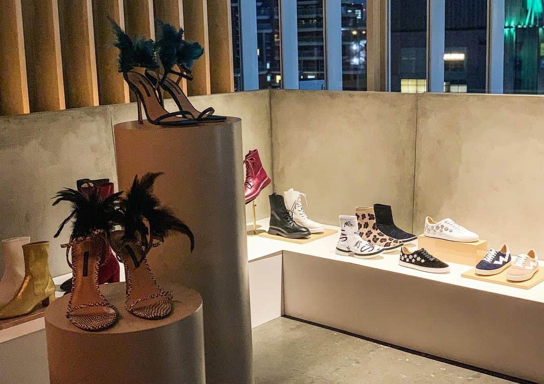 サマンサ麻里子さんのインスタグラム写真 - (サマンサ麻里子Instagram)「Stuart Weitzman FW19 Presentation Open House ✨ So many cute shoes! Totally fell in love with the sparkly boots ❤️ . . . #stuartweitzman #fallwinter2019 #shoes #boots #footwear #luxuryfootwear #tokyoblogger #receptionparty #sankeyspenthouse #harajuku #asos #pinksuit #zara #partyootd #ootn #samanthamariko」6月13日 23時37分 - samanthamariko
