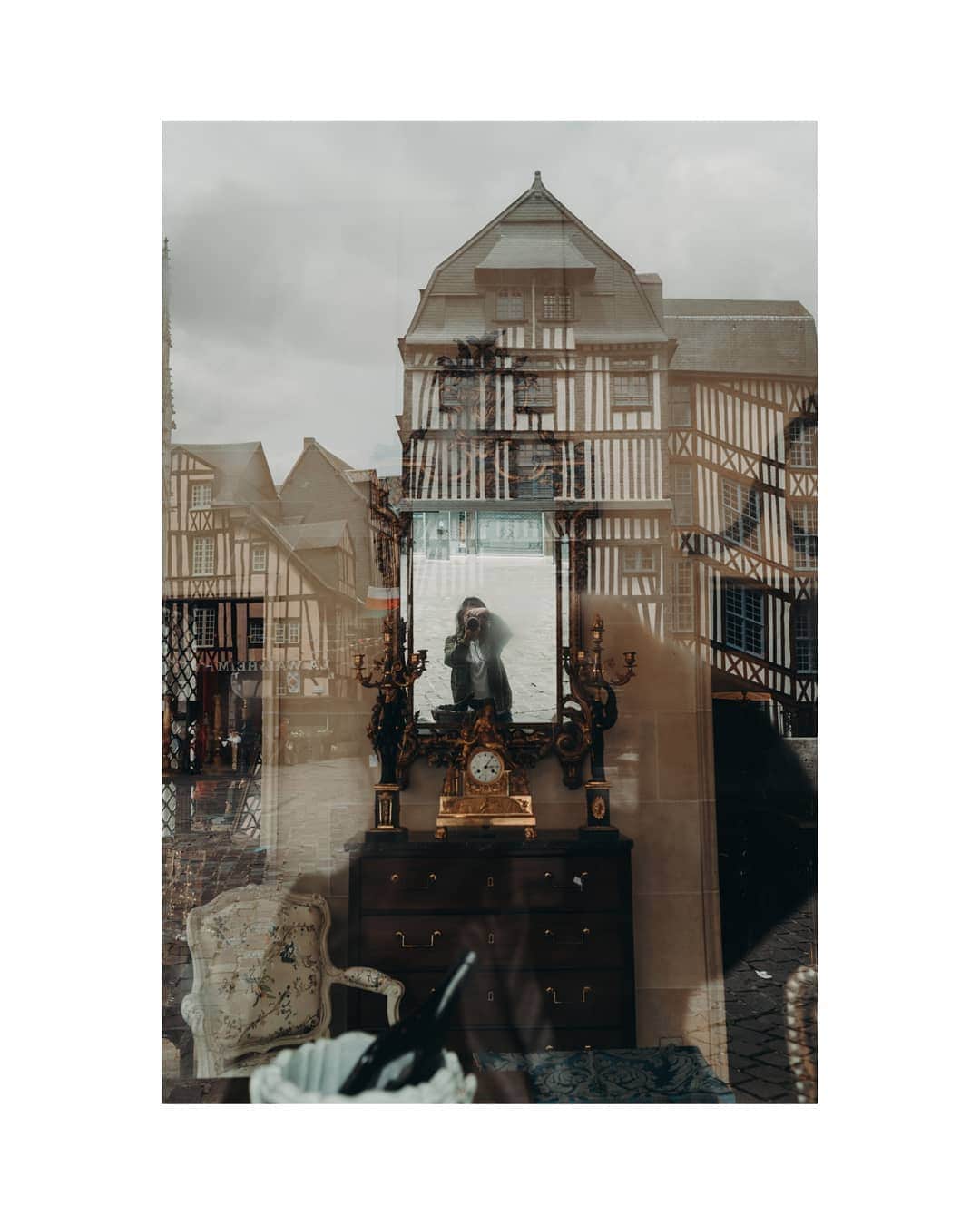 Putri Anindyaさんのインスタグラム写真 - (Putri AnindyaInstagram)「People and houses // can you guess my favorite pict in this carousel? And which one is yours?! . the houses of Rouen is truly something that catches my eyes. Rouen is the biggest city that closest to Paris. Only 1 hour and 15 minutes by train, but the mood and the buildings are different than Paris. This city have more small alleys, something that i like, and also lots of amazing church. One of the most popular one is the Cathedral of Rouen which Monet painted. I took so many picts of this city even for only 30 hours being there. Also, i will share L'armada pict tomorrow!  Thank you so much for @rouentourisme // also @saaggo and @capra311 for the company 💕 such a nice short trip in Rouen. . . Taken with #sonyalpha_id #a7iii 35mm 1.4 distagon zeiss」6月13日 23時35分 - puanindya