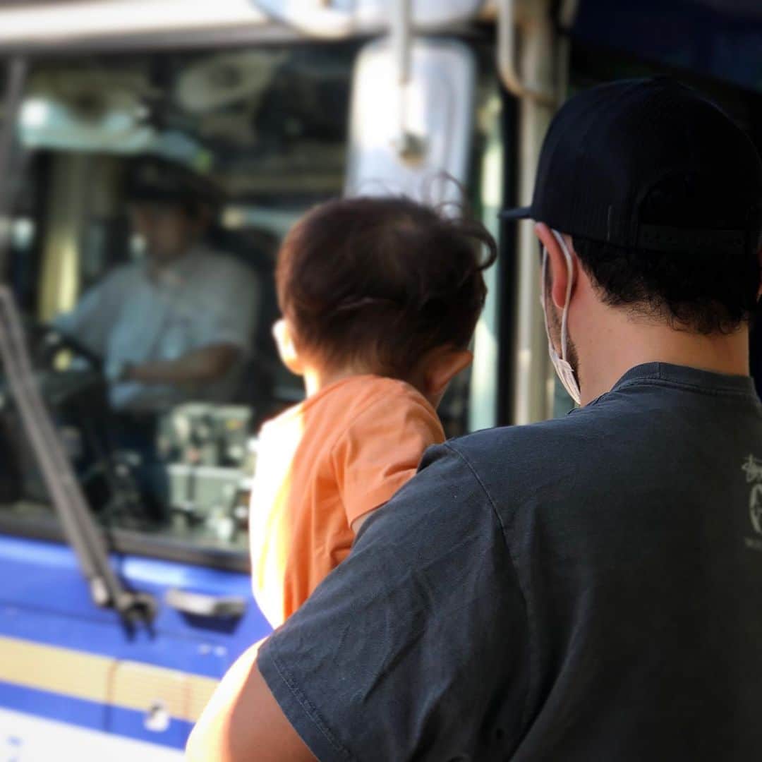 中村獅童さんのインスタグラム写真 - (中村獅童Instagram)「陽喜初めて路線バスに乗ってファミレスへ、僕自身この路線バスに乗るのは20数年ぶり。 #バス好き #学生時代毎日乗ってたバス #陽喜 #獅童」6月13日 23時35分 - shido_nakamura