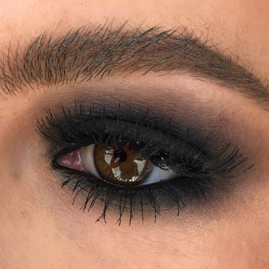 Stila Cosmeticsさんのインスタグラム写真 - (Stila CosmeticsInstagram)「Trying for a sultry smoky eye? Better grab our Smudge Pot like @ericacoffeymua!!! It’s inky gel doubles as eyeliner or eyeshadow with intense color. Just smudge with a brush or finger for a smoked out gaze 🕵️ #smokyeye #eyecandy #nightloutlook #stilacosmetics」6月13日 23時43分 - stilacosmetics