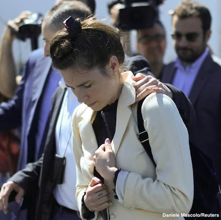 ABC Newsさんのインスタグラム写真 - (ABC NewsInstagram)「Amanda Knox arrives in Italy for the first time since her 2015 acquittal in a years-long murder case in the country. #amandaknox #italy」6月13日 23時47分 - abcnews