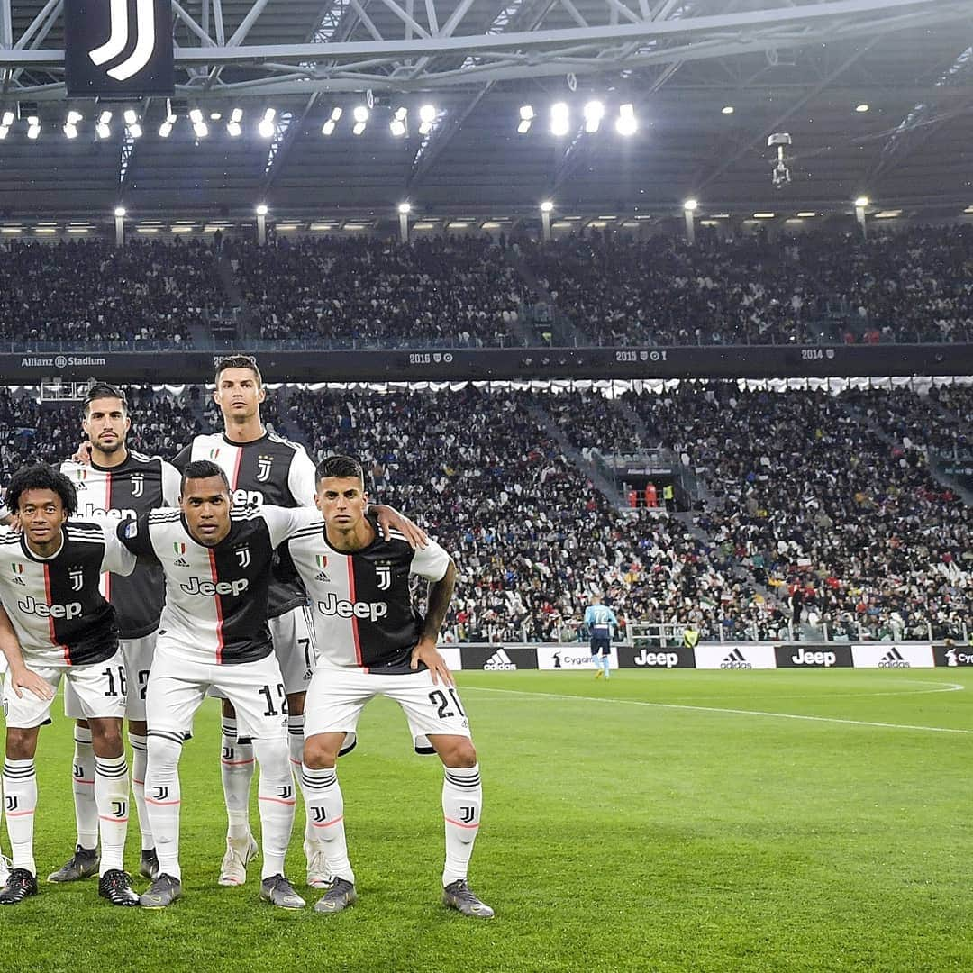 ユヴェントスFCさんのインスタグラム写真 - (ユヴェントスFCInstagram)「TEAM ⚪⚫」6月13日 23時51分 - juventus