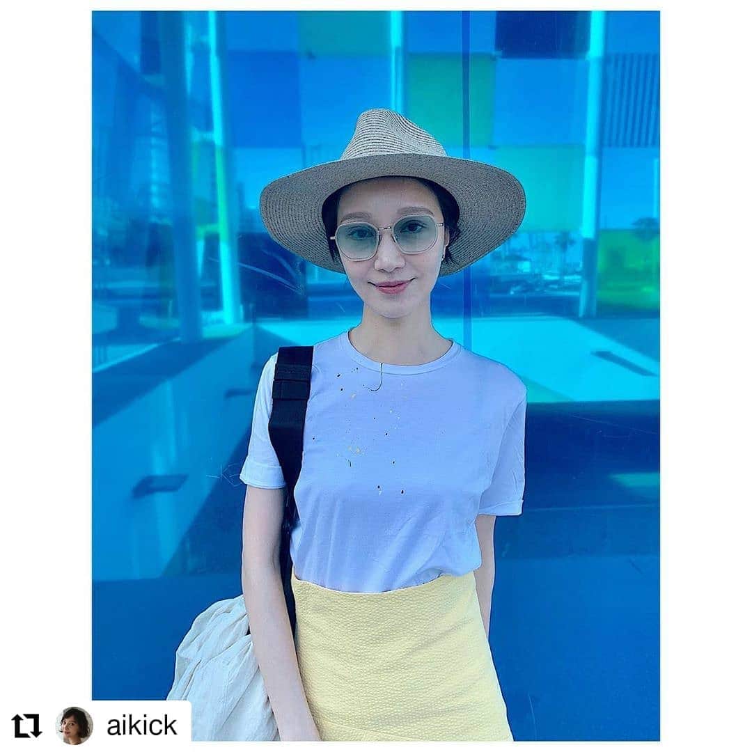 のインスタグラム：「Thank you always @aikick !!! She wears @italiaindependentofficial brand new 0311.121.012  #italiaindependent  #Repost @aikick • • • • • • ・ 今回の旅に連れてきた洋服でOOTD ・ ・ なんと手洗い出来てしまうハットはノースフェイス @thenorthfacejp ・ ・  多角形のブルーレンズのサングラスはイタリアインディペンデント  @italiaindependent_japan ・ ・  ペイントTシャツと、ハイウエストで腰から下のシルエットが綺麗なロングスカートは @aton_tokyo ・ ・  フラットのタッセルサンダルは @santoniofficial ・ ・ マラガは小さな都会、東京の夏みたいなスタイルで。 ・ #aikassootd  #イタリアインディペンデント #ノースフェイス #サントーニ #ATON」