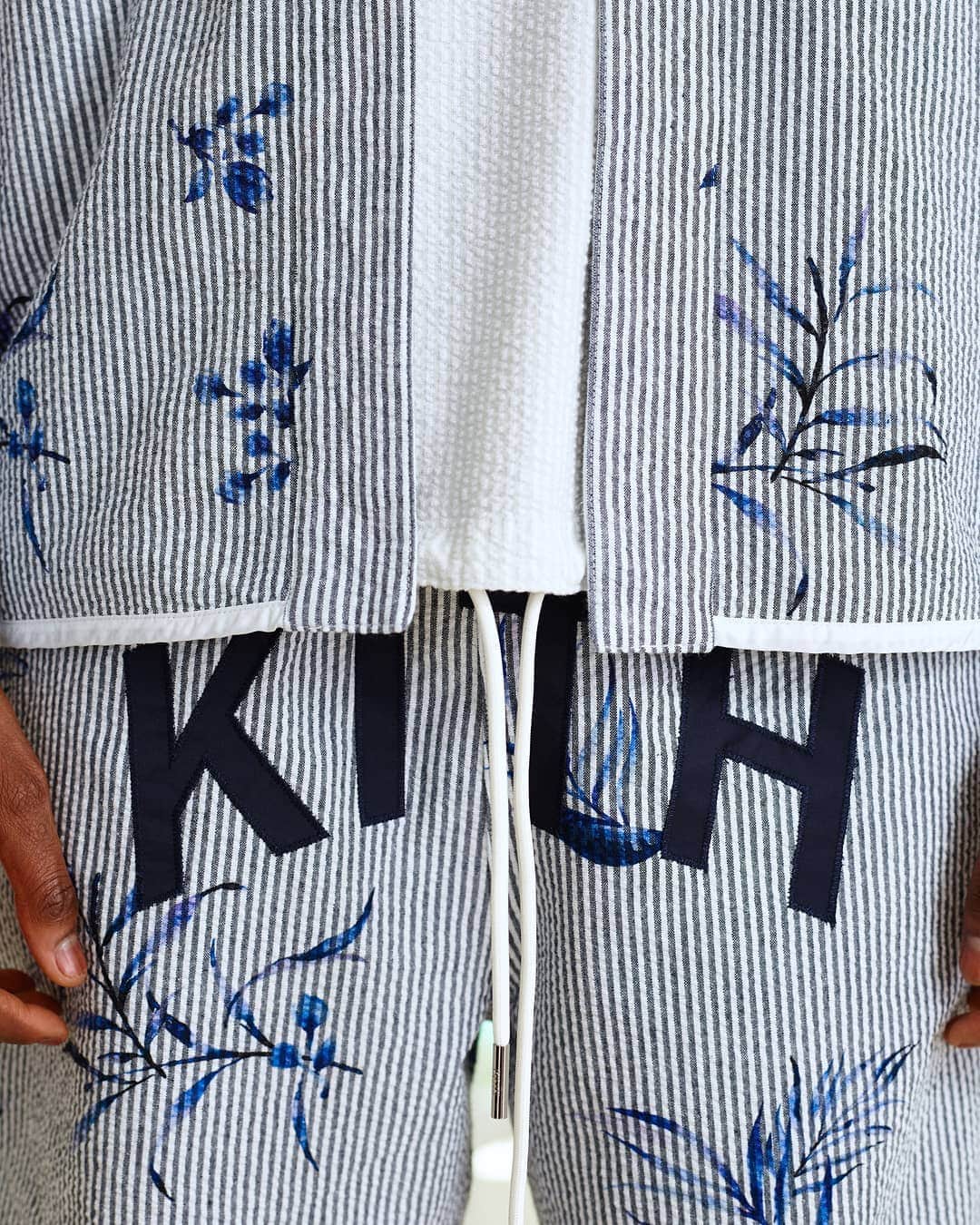 HYPEBEASTさんのインスタグラム写真 - (HYPEBEASTInstagram)「@hypebeaststyle: Offering a variety of looks and eye-catching prints, we have your first look at @kith's Summer 2019 collection. The collection also features accompannying footwear collabs from @adidas and @saucony, head to our bio link for more. Photo: @kith」6月13日 23時59分 - hypebeast