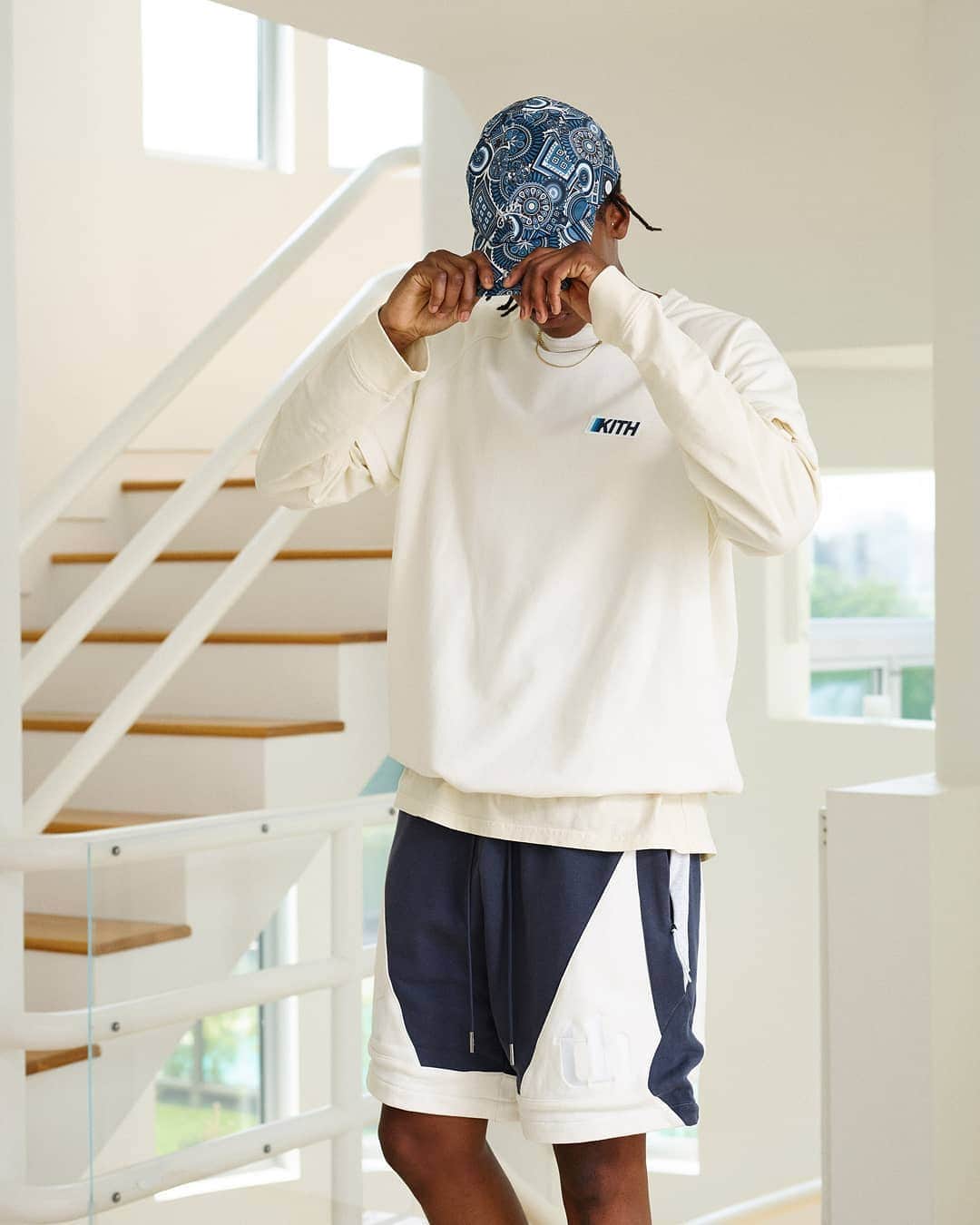 HYPEBEASTさんのインスタグラム写真 - (HYPEBEASTInstagram)「@hypebeaststyle: Offering a variety of looks and eye-catching prints, we have your first look at @kith's Summer 2019 collection. The collection also features accompannying footwear collabs from @adidas and @saucony, head to our bio link for more. Photo: @kith」6月13日 23時59分 - hypebeast