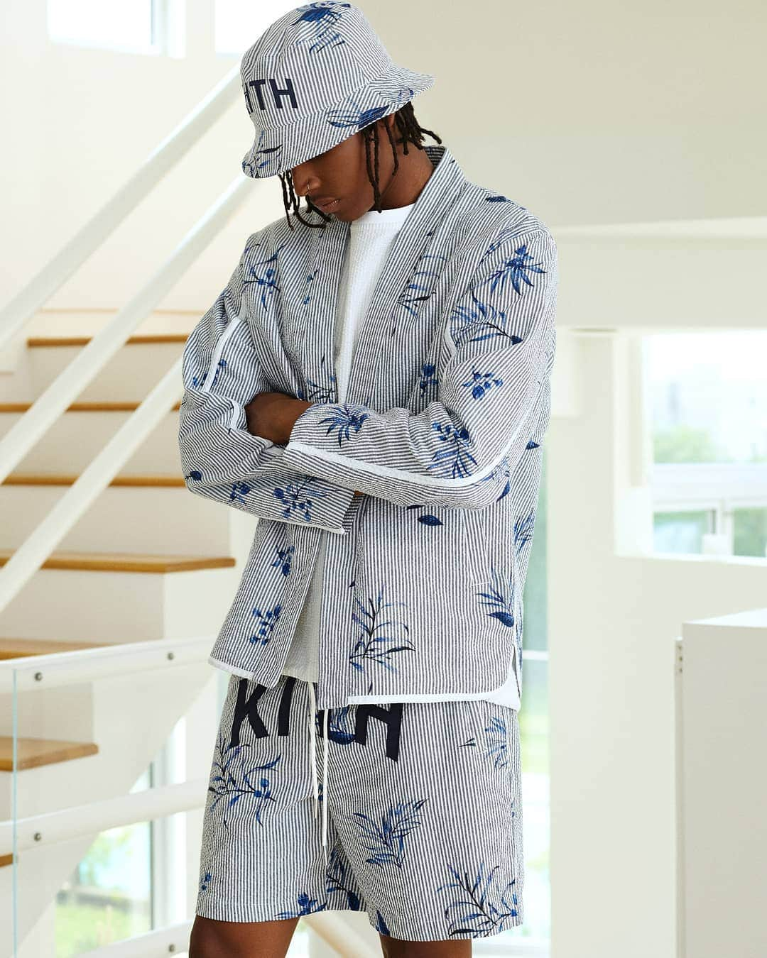 HYPEBEASTさんのインスタグラム写真 - (HYPEBEASTInstagram)「@hypebeaststyle: Offering a variety of looks and eye-catching prints, we have your first look at @kith's Summer 2019 collection. The collection also features accompannying footwear collabs from @adidas and @saucony, head to our bio link for more. Photo: @kith」6月13日 23時59分 - hypebeast