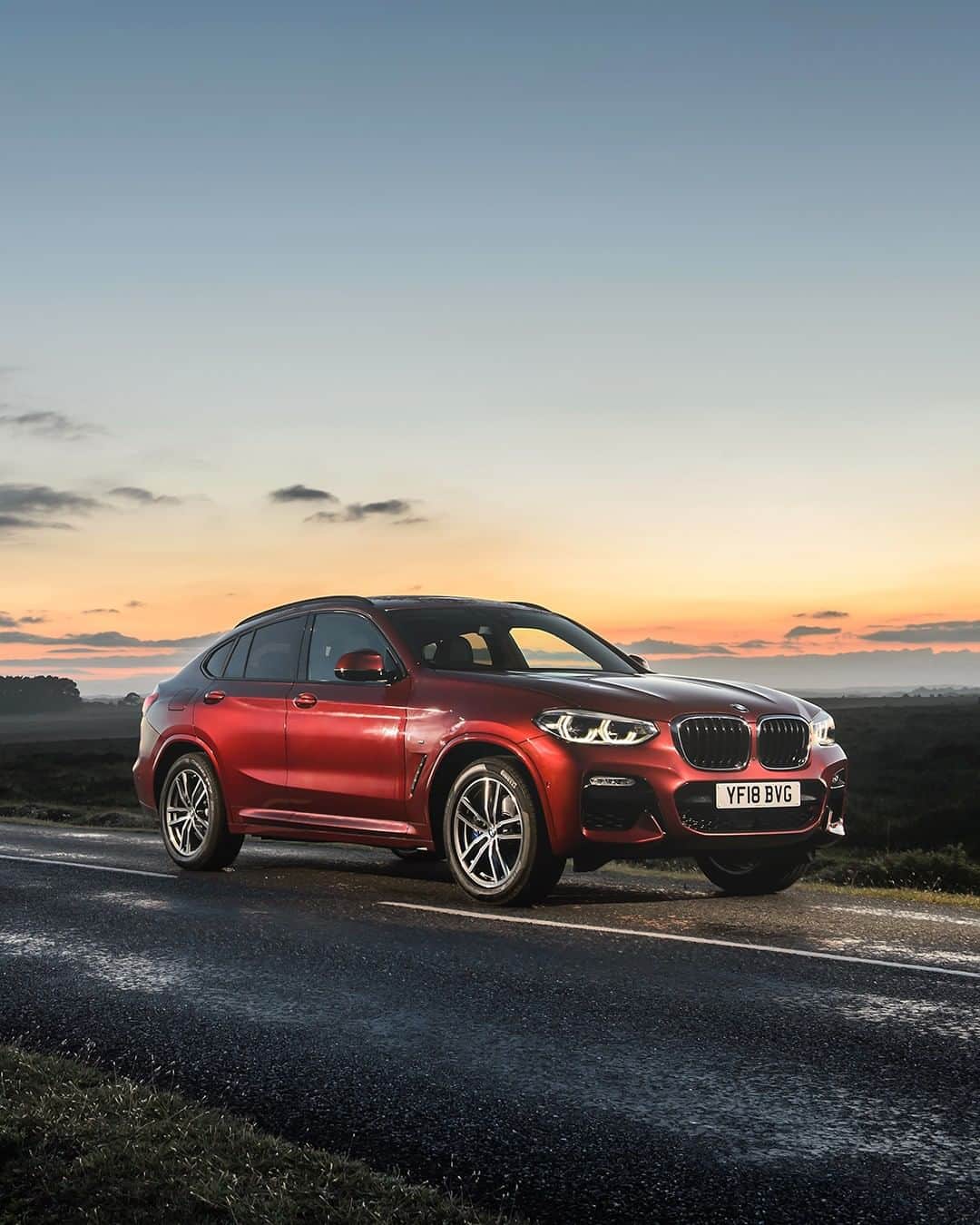 BMWのインスタグラム：「Chasing the sunset in style. The BMW X4. #BMW #X4 #xplore #scenicroads #trip #sunrise #sunset #life #happiness #goodvibes」