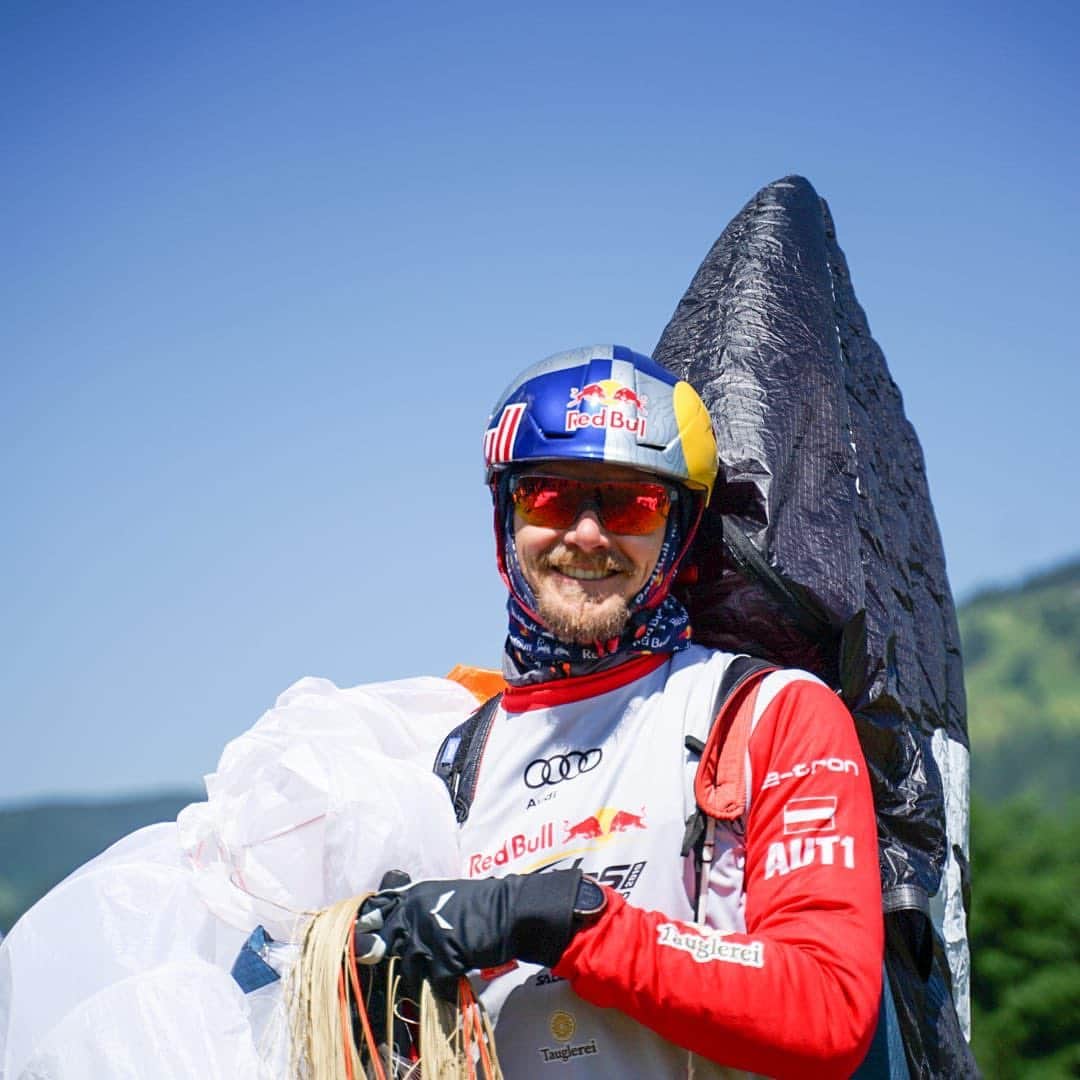 Suuntoさんのインスタグラム写真 - (SuuntoInstagram)「What a great Prologue today at @redbullxalps! Here are some of the highlights from the day.  The 1138km race itself from Saltzburg to Monaco starts on Sunday 16th. Stay tuned! 🔺  #redbullxalps #hikeandfly #suunto9」6月14日 0時00分 - suunto