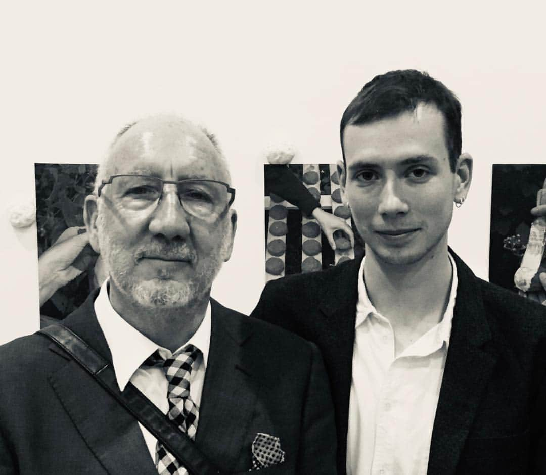 ピート・タウンゼントさんのインスタグラム写真 - (ピート・タウンゼントInstagram)「Joseph on Graduation Day 2016 at The Royal College of Art. #royalcollegeofart #rca #fathersandsons Now he’s studying computer coding. I tried that for four weeks and managed to get my browser to argue with me. But not much more.」6月14日 0時01分 - yaggerdang