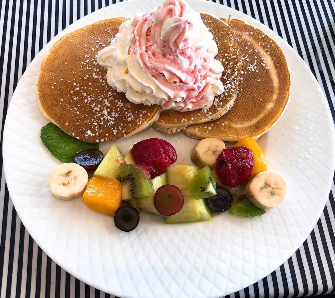 三年食太郎（松島萌子）さんのインスタグラム写真 - (三年食太郎（松島萌子）Instagram)「キャサとパンケーキも食べたよ🥳 ． 明日一人暮らしの内見見に行くよ～ 引越したらいろいろおうちで 動画撮りたいね🙋‍♀️ ． ． #😆#pancake#おしゃ」6月14日 0時02分 - 3.syokutaro