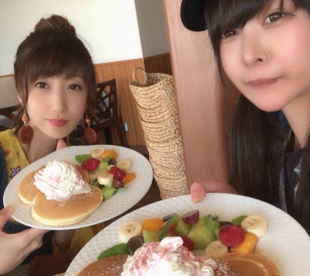 三年食太郎（松島萌子）さんのインスタグラム写真 - (三年食太郎（松島萌子）Instagram)「キャサとパンケーキも食べたよ🥳 ． 明日一人暮らしの内見見に行くよ～ 引越したらいろいろおうちで 動画撮りたいね🙋‍♀️ ． ． #😆#pancake#おしゃ」6月14日 0時02分 - 3.syokutaro