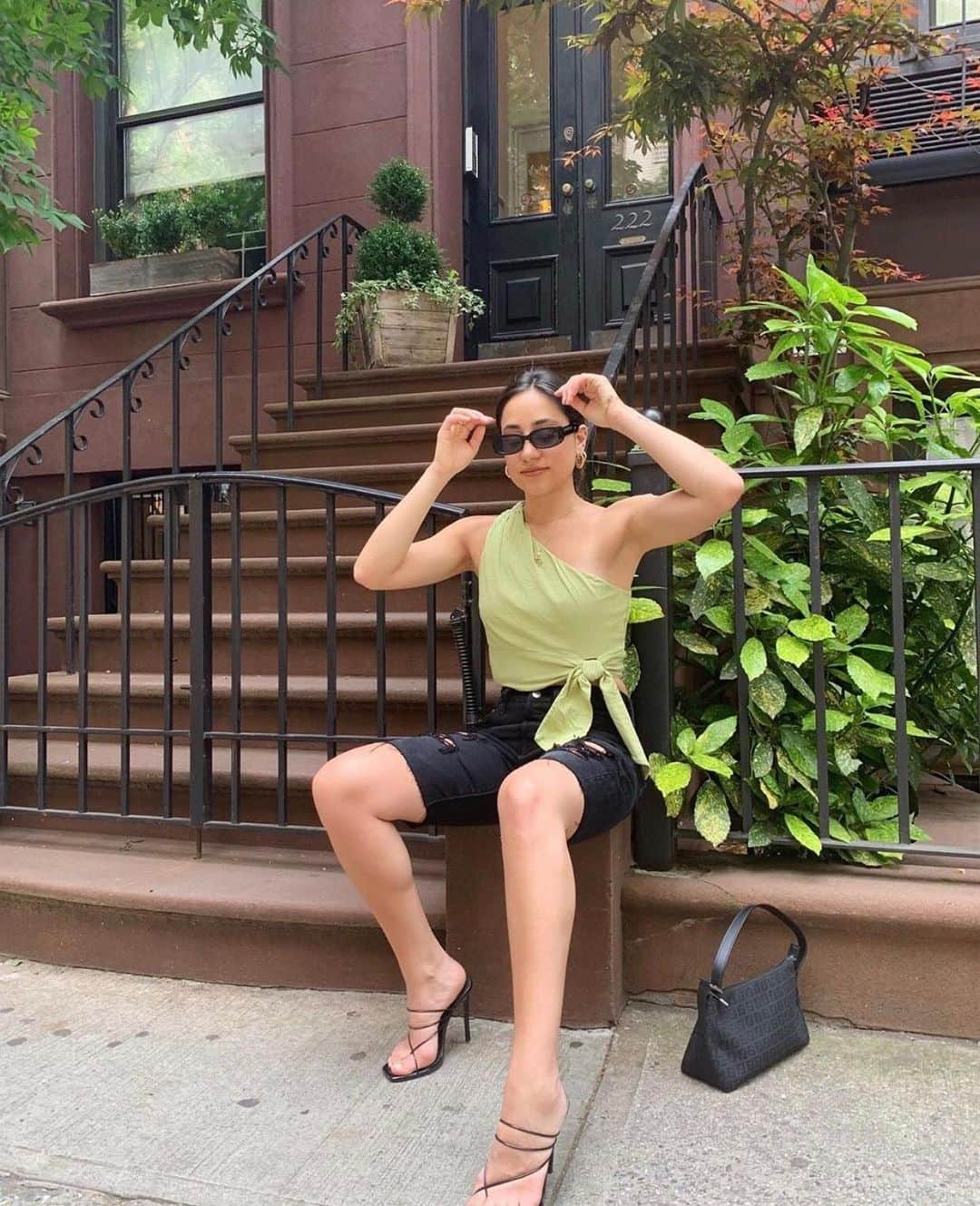 freepeopleさんのインスタグラム写真 - (freepeopleInstagram)「NYC summers are the perfect place for the Carmen Top.  @deleasakathleen」6月14日 0時34分 - freepeople