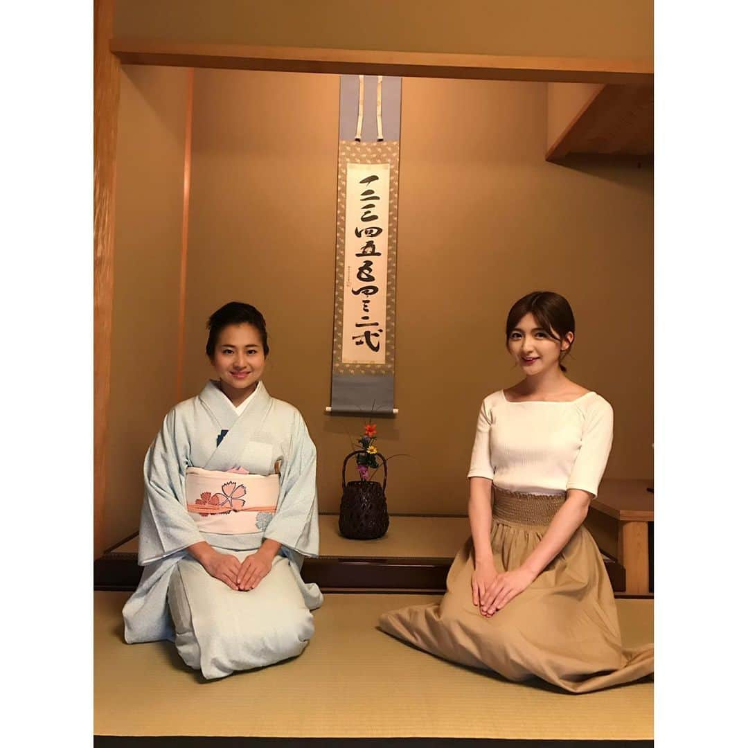 森咲樹さんのインスタグラム写真 - (森咲樹Instagram)「＊﻿ ﻿ 以前「森teaブログ」で知り合った、﻿﻿﻿ 遠州茶道宗家 宗翔さん(小堀優子さん)と、﻿﻿﻿ 久々にお食事へ🍴💕💕﻿﻿﻿ ﻿﻿﻿ お食事の前に、贅沢なことに、﻿﻿ 優子さんが抹茶を点てて下さいました✨﻿﻿﻿ ﻿﻿﻿ 素敵な掛け軸とお花の説明もして頂き、﻿﻿﻿ 美味しい抹茶も頂き、和みました。﻿﻿﻿ ﻿﻿﻿ 五感全てで、茶道を楽しんできましたよっ☺️﻿﻿﻿ ﻿﻿﻿ 本当に、あたたかく、幸せな時間でした☺️💐﻿﻿﻿ ﻿﻿﻿ お食事は、私のリクエストで、フレンチ🇫🇷🍴💕💕﻿﻿﻿ ﻿﻿﻿ オシャレすぎる〜🍴🇫🇷🇫🇷﻿﻿﻿ ﻿﻿﻿ ご馳走さまでした🙇🏻‍♀️💕﻿﻿﻿ ﻿﻿﻿ 優子さんは、茶道は勿論、﻿﻿﻿ ラクロス全日本選手権大会で優勝されたこともある、アスリートです！﻿﻿﻿ まさに、静と動！﻿﻿﻿ 多才で、凛としていて、チャーミングで、﻿﻿﻿ 尊敬するお姉様です🥰🥰﻿﻿﻿ ﻿﻿﻿ ﻿﻿﻿ ﻿﻿﻿ #遠州流茶道 #遠州茶道宗家 #抹茶 #matcha #茶道 #フレンチレストラン #神楽坂フレンチ #神楽坂chouchou #ラクロス #ラクロス女子 #lacrosse #lacrossegirls #teaceremony #ceremonieduthe #idole #idol #uugirl #upupgirls #upupgirlskakkokari」6月14日 0時35分 - mori_saki_official