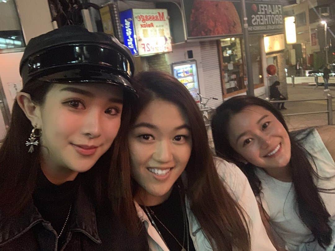 Abby Chenのインスタグラム：「Always make me happy sis ❤️」