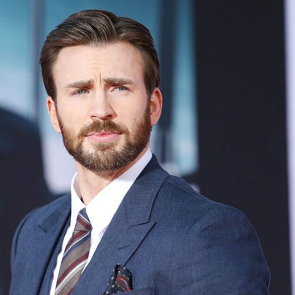 E! Onlineさんのインスタグラム写真 - (E! OnlineInstagram)「Our boss said we have to slow our roll on posting thirst traps of Chris Evans just for fun, BUT it’s his birthday so we’re pushing boundaries and gifting you this gallery of 🔥. (📷: Getty Images)」6月14日 0時55分 - enews
