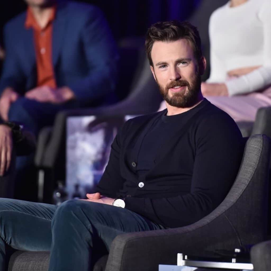 E! Onlineさんのインスタグラム写真 - (E! OnlineInstagram)「Our boss said we have to slow our roll on posting thirst traps of Chris Evans just for fun, BUT it’s his birthday so we’re pushing boundaries and gifting you this gallery of 🔥. (📷: Getty Images)」6月14日 0時55分 - enews