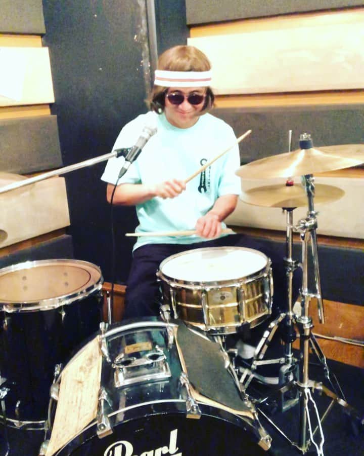 おたこぷーのインスタグラム：「ドラム漫談 #28 シャンプー #ドラム #漫談 #下北沢 #世田谷区#ガードアイランド下北沢ウエスト店 #あいみょん #動画 #深夜 #ショック #1本 #消した #ドラム漫談 #天草 #熊本 #福岡 #東京」