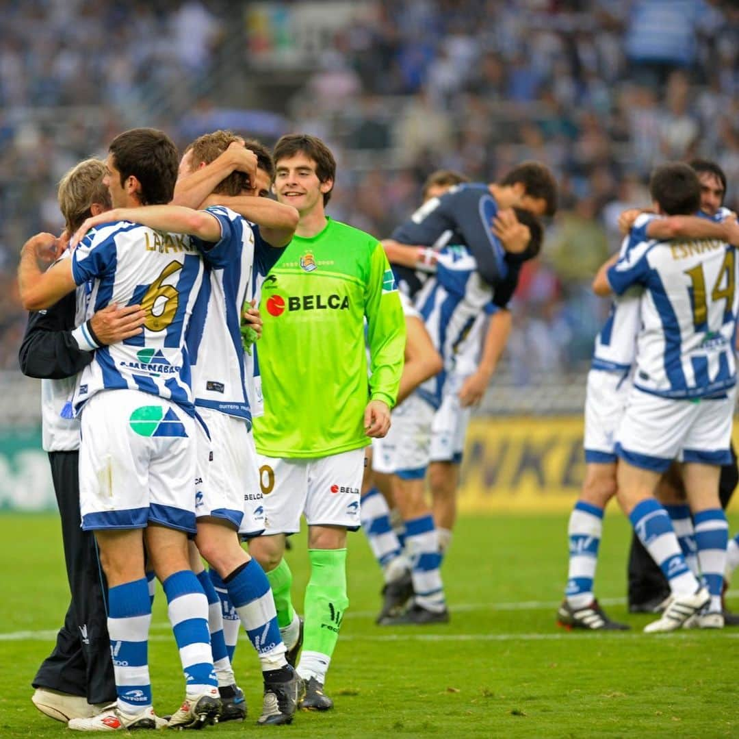 レアル・ソシエダさんのインスタグラム写真 - (レアル・ソシエダInstagram)「🔙 2010/06/13. Garaipena 2-0 @rccelta-ren aurka eta Lehenengo Mailara 😍💙⚪️ • 🔙 13/06/2010. Victoria 2-0 frente al @rccelta y ascenso a Primera 😍💙⚪️ • #AurreraReala #RealSociedad」6月14日 0時54分 - realsociedad