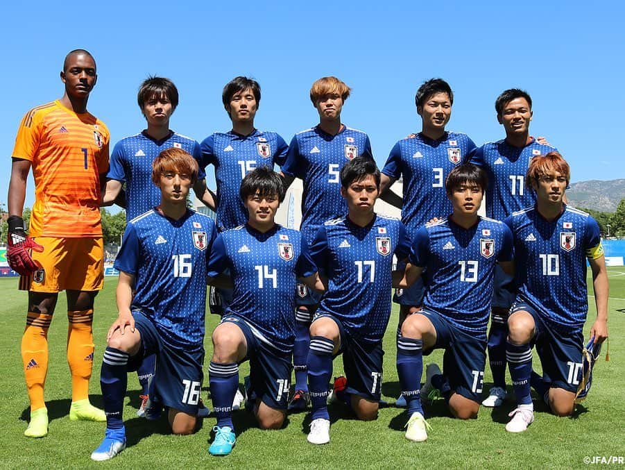 日本サッカー協会さんのインスタグラム写真 - (日本サッカー協会Instagram)「📸Match Photos フランスで行われている第47回トゥーロン国際大会2019に出場しているU-22日本代表は6月12日(水)、準決勝でU-22メキシコ代表と対戦しました。試合は常に相手にリードを許す展開となりましたが、日本は2度追いつき、最後はPK戦の末に勝利を飾り、大会史上初の決勝進出を決めました。 ・ 決勝戦は15日(土)、初優勝を懸けてブラジルと対戦します。 ・  GK 12 #オビパウエルオビンナ DF 3 #椎橋慧也　→70' MF 22 #田中駿汰 DF 5 #大南拓磨 DF 15 #岡崎慎 MF 4  #田中碧 MF 14 #相馬勇紀 MF 16 #川井歩 →79' MF 6 #長沼洋一  MF 17 #高宇洋 FW 10 #神谷優太 →55' FW 9 #小川航基  FW 11 #旗手怜央  FW 13 #岩崎悠人 ・ #横内昭展 監督代行 ・ 🏆第47回トゥーロン国際大会 2019 決勝 6/15 vs ブラジル🇧🇷 ・ #daihyo #jfa」6月13日 15時58分 - japanfootballassociation