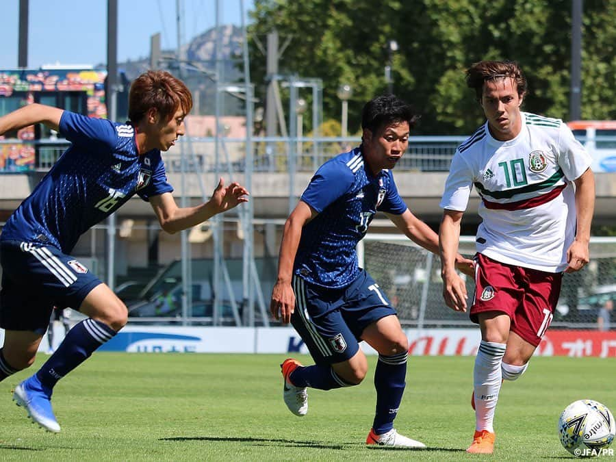 日本サッカー協会さんのインスタグラム写真 - (日本サッカー協会Instagram)「📸Match Photos フランスで行われている第47回トゥーロン国際大会2019に出場しているU-22日本代表は6月12日(水)、準決勝でU-22メキシコ代表と対戦しました。試合は常に相手にリードを許す展開となりましたが、日本は2度追いつき、最後はPK戦の末に勝利を飾り、大会史上初の決勝進出を決めました。 ・ 決勝戦は15日(土)、初優勝を懸けてブラジルと対戦します。 ・  GK 12 #オビパウエルオビンナ DF 3 #椎橋慧也　→70' MF 22 #田中駿汰 DF 5 #大南拓磨 DF 15 #岡崎慎 MF 4  #田中碧 MF 14 #相馬勇紀 MF 16 #川井歩 →79' MF 6 #長沼洋一  MF 17 #高宇洋 FW 10 #神谷優太 →55' FW 9 #小川航基  FW 11 #旗手怜央  FW 13 #岩崎悠人 ・ #横内昭展 監督代行 ・ 🏆第47回トゥーロン国際大会 2019 決勝 6/15 vs ブラジル🇧🇷 ・ #daihyo #jfa」6月13日 15時58分 - japanfootballassociation