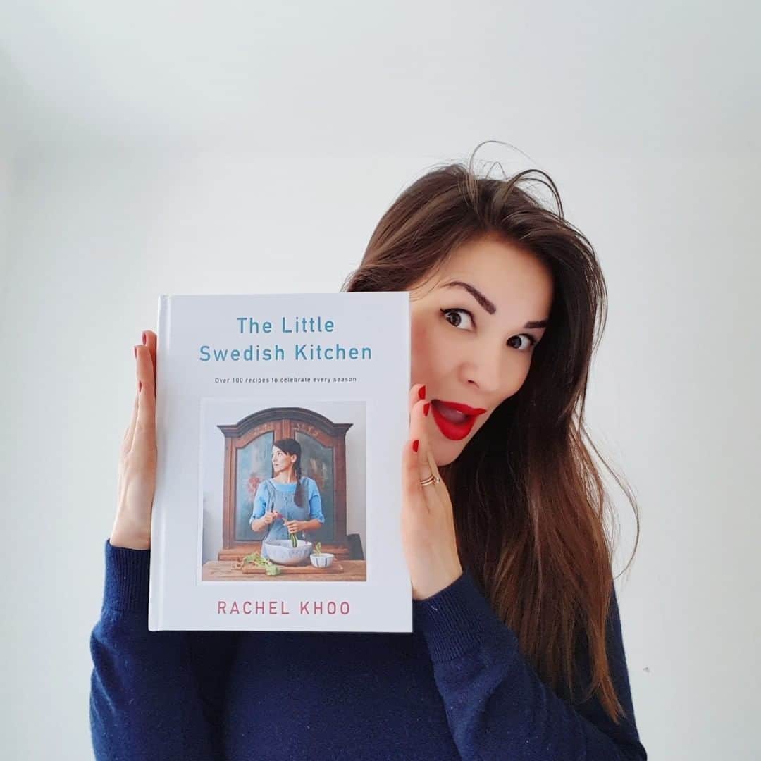 レイチェル・クーさんのインスタグラム写真 - (レイチェル・クーInstagram)「Around this time a year ago I was getting ready for the launch of my latest cookbook #TheLittleSwedishKitchen 🇸🇪 🍴Time flies so fast ⏰! Have you got a copy yet? #TBT . . . . . . . #ThrowbackThursday #cookbook #RachelKhoo #LSK #LittleSwedishKitchen #author #recipes #NewBook #Swedish #SwedishFood #SwedishCooking」6月13日 16時10分 - rachelkhooks