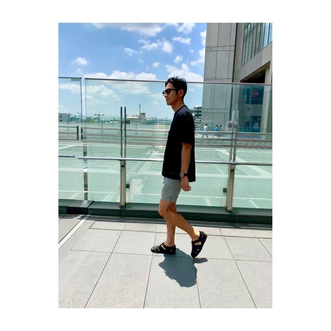 肥野竜也さんのインスタグラム写真 - (肥野竜也Instagram)「【サンダル】 ⁑ 短パン・半袖・サンダル🌈😎✨ 大好きな季節だぁ〜😋👍 ⁑ #肥野LIFE #肥野ファッション #パパコーデ #サンダル #夏コーデ」6月13日 16時20分 - tatsuya_hino