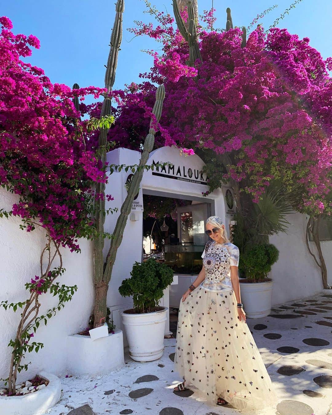 ヤナ・ルドコフスカヤさんのインスタグラム写真 - (ヤナ・ルドコフスカヤInstagram)「Good morning beautiful Mykonos 💜 wearing @dior @postamagazine #postatravelnotes photo by @jancoomans」6月13日 16時12分 - rudkovskayaofficial