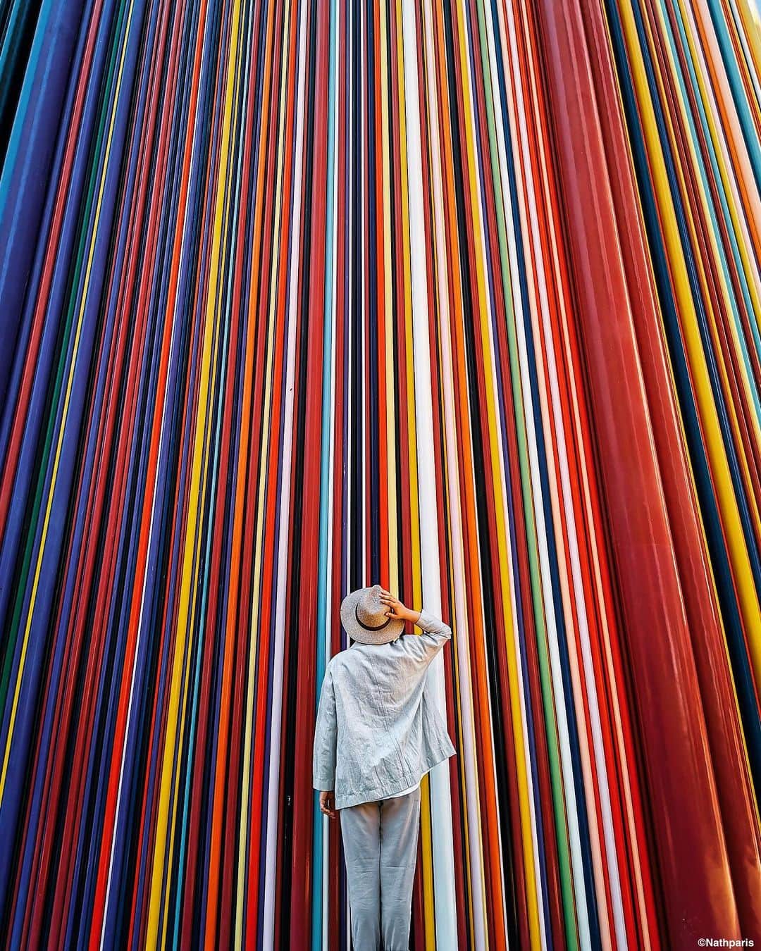 nathparisのインスタグラム：「Hello, @HuaweiMobileFr continue son concours avec un nouveau thème « Color Block » !  Je vous invite à partager vos photos colorées avec le hashtag  #HuaweiShot et #HuaweiColorBlock pour avoir la chance d’être reposté ! Soyez créatif et surtout amusez-vous  Bonne chance à tous ! #HuaweiP30Pro #ad」