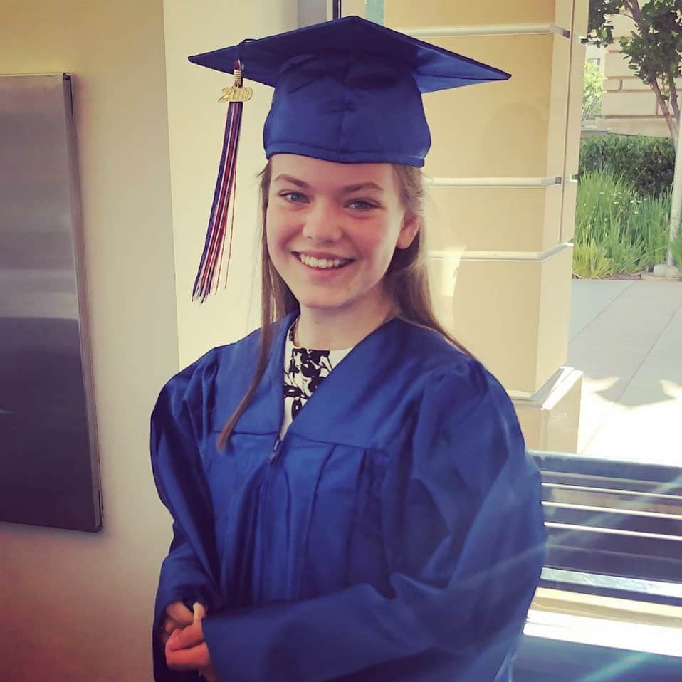 ジェリー・ライアンのインスタグラム：「And just like that, she’s a middle-schooler... 💖 #mylittlepea #soproud」