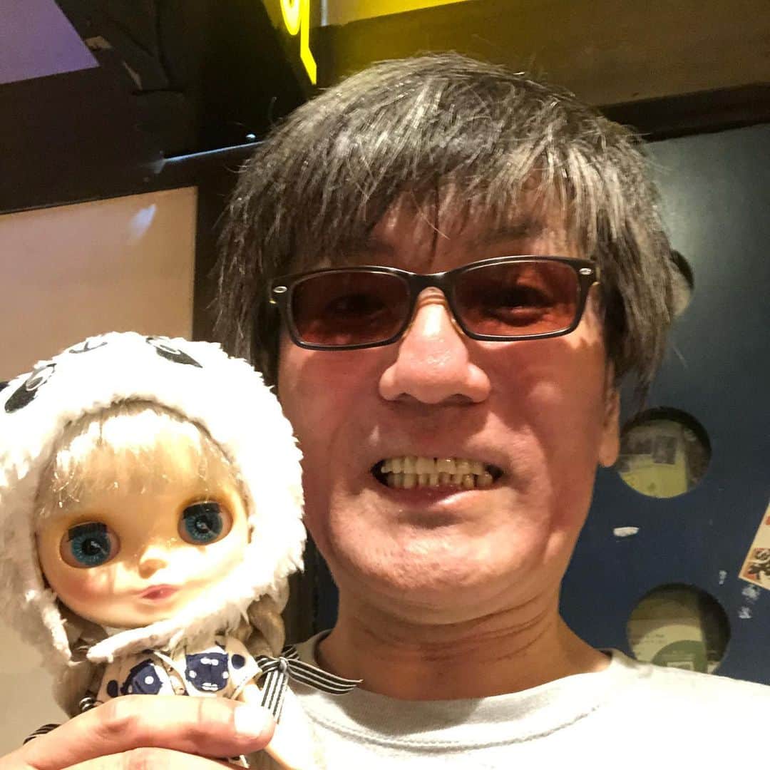 山川のりをのインスタグラム：「明日から日本海側シリーズ、鳥取市、宮津市、福知山から、磔磔、高槻、静岡、笠岡の後那覇行って須磨、の名古屋オープンハウスは3タイプのバンドパンダで、伊那で大阪ギターパンダ。各地でお店の人と相談して趣向を凝らしてお待ちしてます。詳しくはguitarpanda.netのスケジュール欄で。お近くの方々会いに来てアイニージュー！ツアー前にお知らせしたら来てくれる人増えるのか実験です。須磨に来て欲しいのよ〜。写真は腹話術練習の図。」